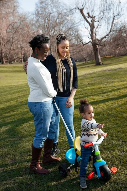 Szczęśliwa kobieta z dzieckiem