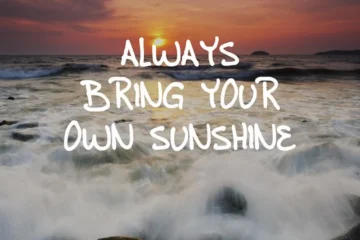 Inspirujący napis "Zawsze przynoś własne słońce" na tle kolorowego tła