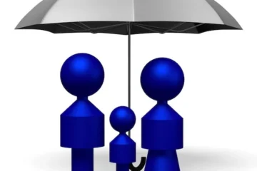 Rodzina postaci z kreskówek pod parasolem