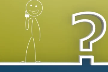 Znak zapytania z ciekawą lalką